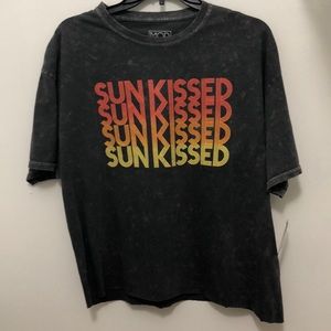 NWT sun kissed Distressed tee